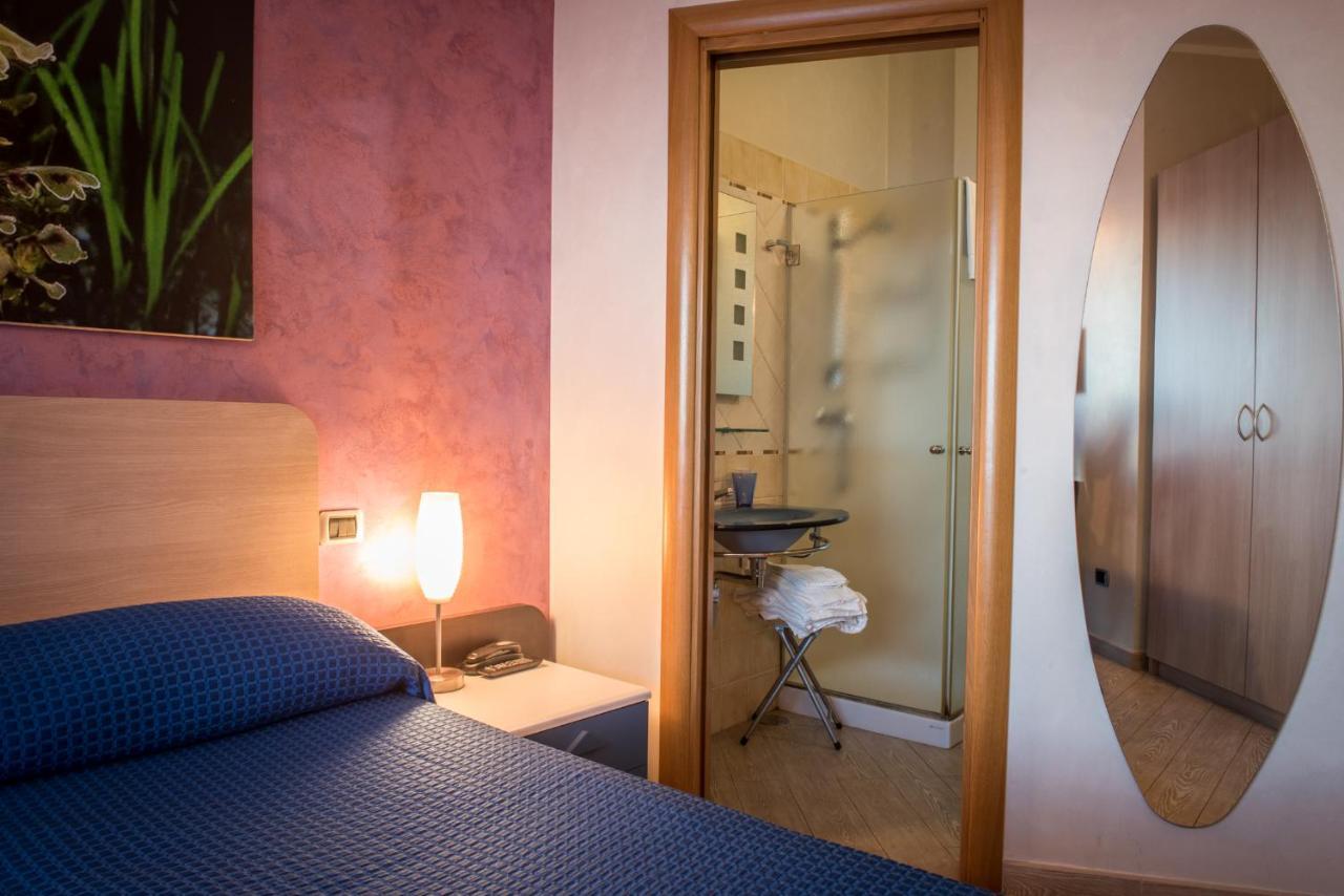 Hotel Mirage Torre Santa Sabina Room photo